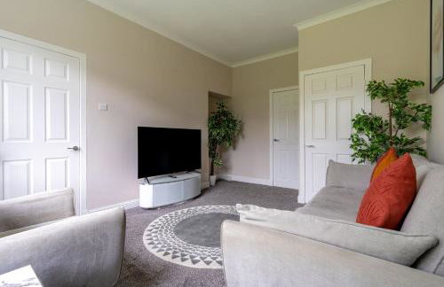 4 Bedrooms Homely House - Sleeps 6 Comfortably with 6 Double Beds,Glasgow, Free Street Parking, Business Travellers, Contractors, & Holiday-Goers, Near All Major Transport Links in Glasgow & City Centre, Perfect for Common Wealth Games 2026 - Foto 36