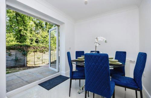 Modern Detached 4-Bedroom 2-Bath Home, Guildford - Photo 12