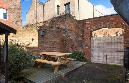 Grade II Listed Cottage in Central Taunton - Photo 24