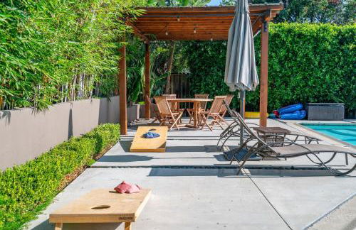 Modern Pool house with hot tub and relaxing backyard - Foto 43