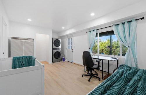 Entire Private Home with 2 Bedrooms 1 Bathroom, Grand View, King Bed, Spacious, Parking, Available Now - Foto 23