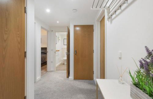 Deluxe 2-Bedroom Serviced Apartment with Free Parking - Foto 20