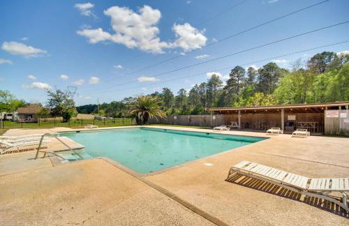 Biloxi Resort Cottage with Pool and Lake Access! - Foto 21