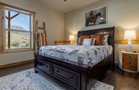 The Yellowstone - Spacious Wapiti Valley Cabin with Stunning Views! - Foto 22