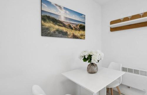 Prime Host Style Apartment - Photo 15