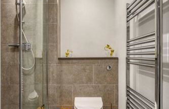 3-Bed, 2-Bath Wembley Apartment with Free Parking - Foto 37