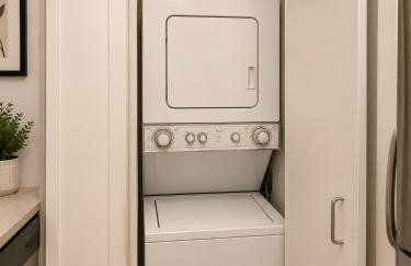 NYC Studio with Private Bathroom & Kitchenette - Photo 18