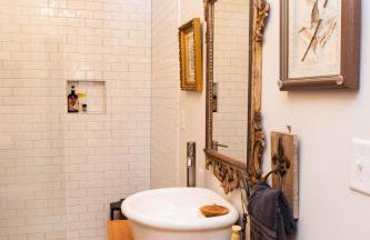 The Dollhouse - 3 Bed, 2 Bath, Walk to Downtown - Foto 13