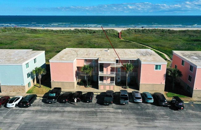 Oceanfront Condo w/ Private Balcony Pool + Tennis Bubbly Blew by Avantstay - Foto 42