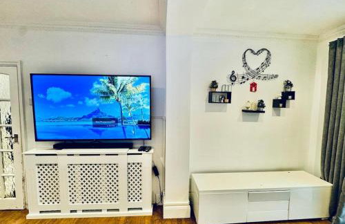 4-Bed Oasis Quiet Culde sac - Foto 18