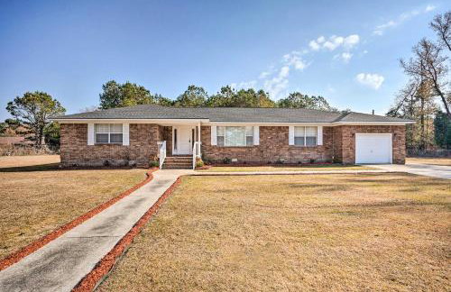 Moncks Corner Home with Yard Near Lake Moultrie - Foto 1