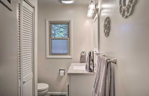 Peaceful Getaway with Private Hot Tub and Mtn Views! - Foto 15