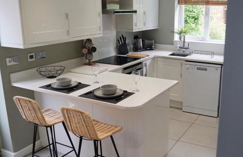 The Pavilion - Stunning, 4 Bedroom House with Free Parking - Foto 3