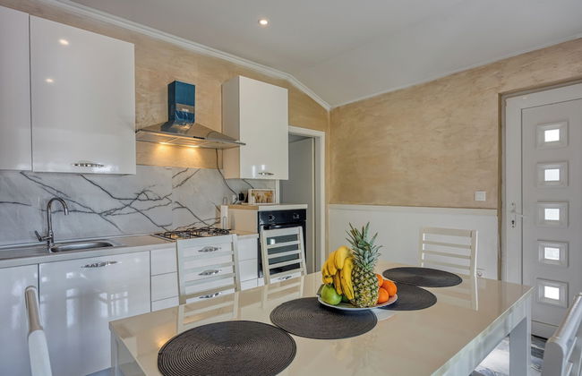 Holiday Home With Pool - Photo 12