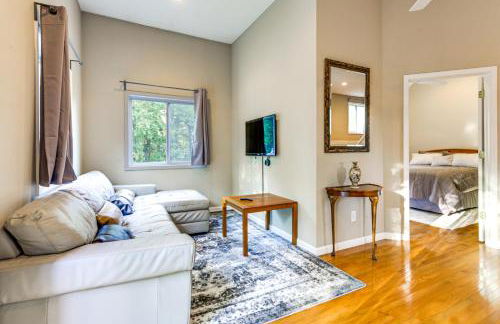 Large Yard with Pond Family Retreat in New Albany! - Foto 25