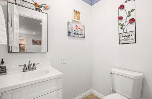 Spacious Retreat w Large Kitchen & Outdoor Patio - Photo 36