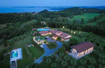 Garda Hill Boutique Apartments with Panoramic Pools e Agriturismo - Foto 1