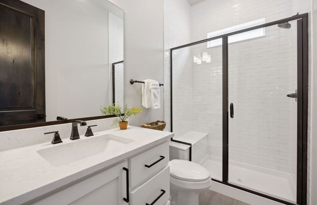 Upscale Waterfront Estate With Mountain Sunset Views - Foto 20