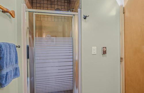 Camp Dancing Bears - Wifi, Riverfront, Pet Friendly, Fire Pit, Grill, Deck, Fishing, Games, Fireplace, King Bed - Photo 21