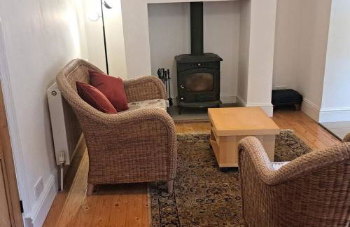 Stunning 3BD Victorian House in Bramhall Village - Photo 10