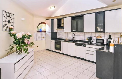 Pet Friendly Home In Jurdani With Sauna - Foto 19