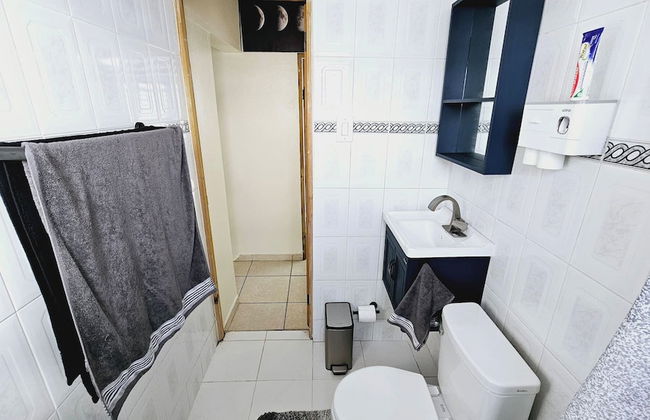 Cozy and Modern Apartment Black & White With Jacuzzi on Terrace - Photo 23