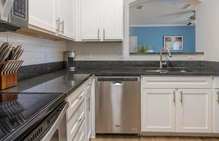 Landing Modern 1BD Game Room Gym - Photo 38