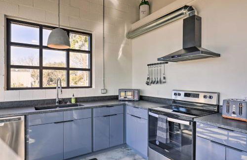 Unique Texas Home in Converted Gas Station! - Foto 11