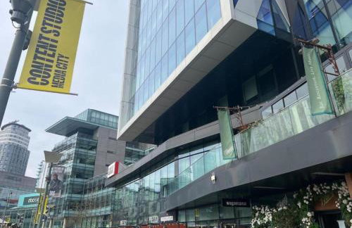 Modern High-Rise Flat in Media City! 2 Beds, 2 Baths - Foto 29