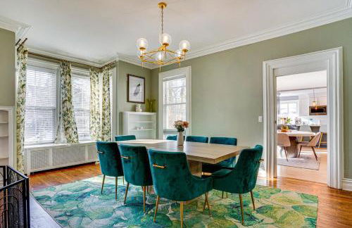 Explore Orange and NYC! Luxury Family Home with Deck - Foto 2