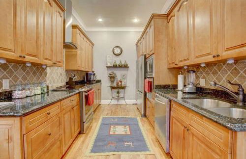 Close to Downtown, 11-Person Swim Spa-Hot Tub, 75" TV 4 Movie Nights, Spacious, Walk To Restaurants, Ping Pong - Foto 11