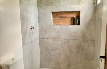 Chalé com Jacuzzi Vista do Lago - Foto 15