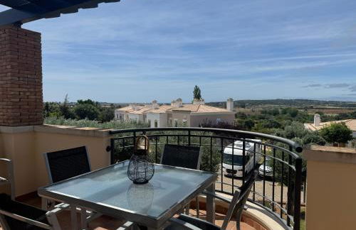 Lovely 3 Bedroom Villa with Pool in Great Location - Foto 18