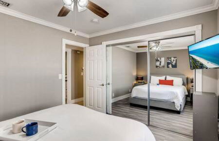 Awesome 3BR 2BTH 1 Block To Beach C2 - Photo 21