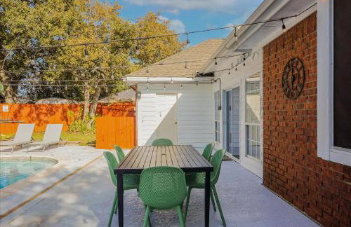 Luxurious 5 Bedroom Retreat with Pool - Foto 34