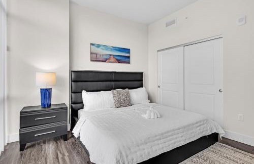 Bright and Airy 2 Bed on Biscayne Blvd with Free Park - Foto 16