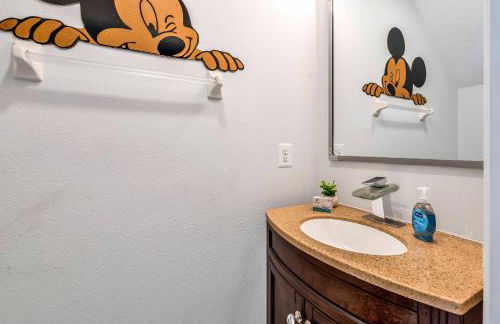 Spacious 7BR Retreat w Pool Game Room - Foto 38