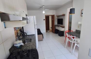 APTO PERTINHO DA PRAIA Internet 500mb e 3 Tvs 2 Quartos TV a cabo Estacionamento Tudo Perto - Foto 3