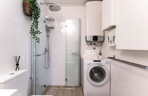 The Base - Bright 2BR, Near Old Town, Walk to Beach - Foto 25