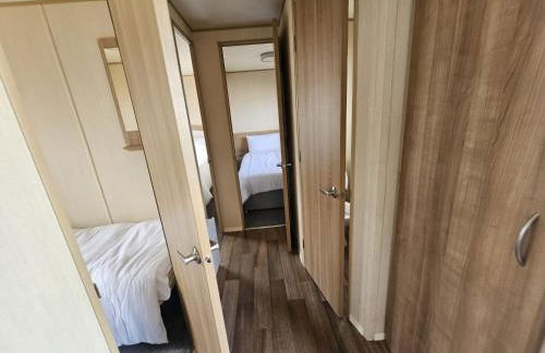 Ty Mawr Chalet Sleeps 6 with Fireplace - Photo 7