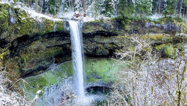 Vista de South Falls en invierno
