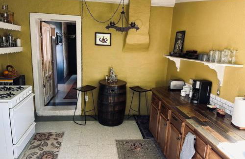 1900s Miner's cabin behind Tombstone Brewery - Foto 37