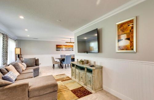 Pool and Screened-In Patio Tropical Florida Abode - Foto 4