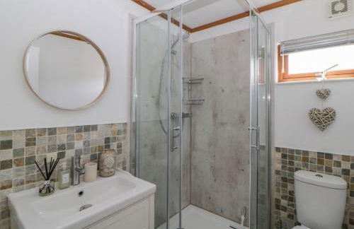 Three Views Lodge - Photo 12