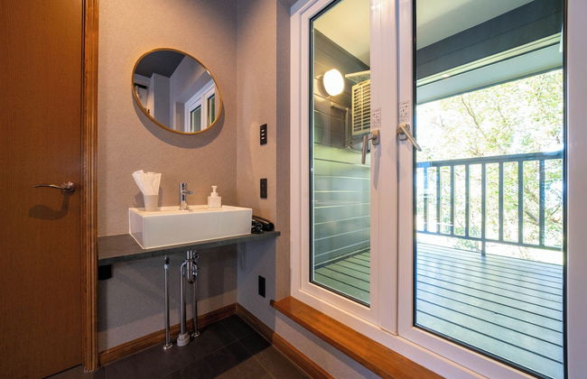 THE CHATEAU - Photo 67