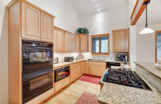 Elk Hollow by Avantstay Lakefront Chalet w Game Room Fire Pit - Photo 16