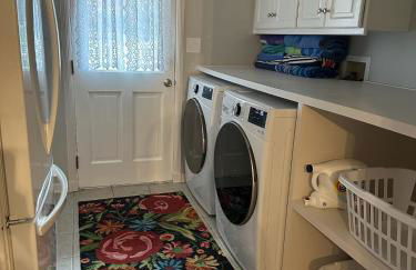 World Cup Ready - Spacious 5-Bedroom Home with Pool, Hot Tub, and Outdoor TV - Foto 33