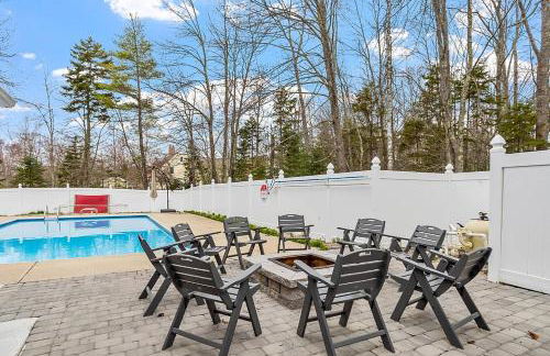 Kennebunk/Kennebunkport Beach House w/Pool! - Photo 14