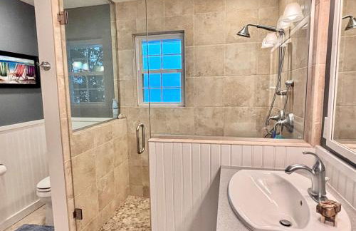 Spectacular Suttons Bay Stay - Game Room Kayaks Pizza Oven & More - Foto 70