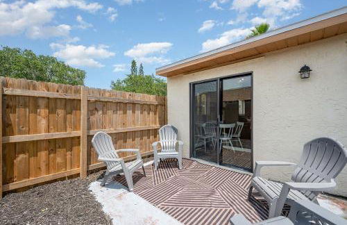 Beachside Bungalow- 2 minutes from the beach! - Foto 5